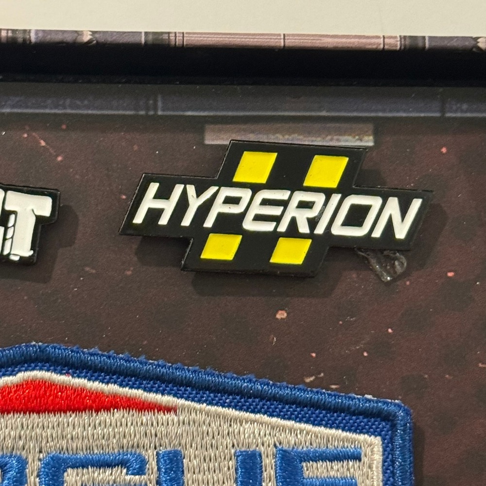 Borderlands Weapon Manufacturers Patch and Pin Set Loot Crate Exclusive New 2017 - Picture 7 of 9